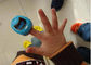 Tampilan OLED Biru / Pink / Kuning ujung jari Pulse oksimeter Untuk Anak-Anak pemasok